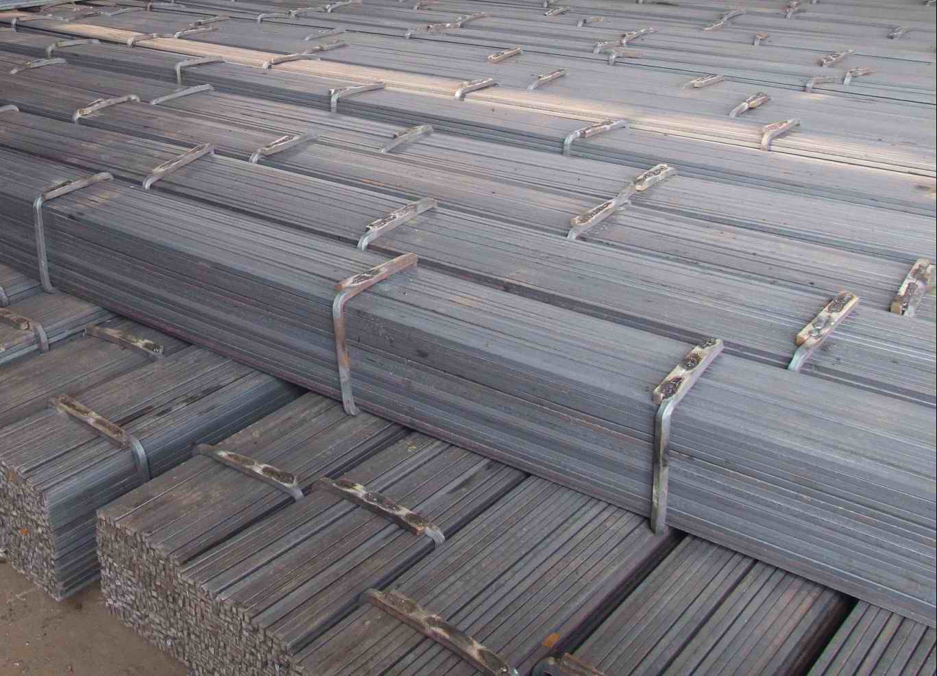 接地Q235B热轧扁钢规格表现货全应用范围广泛