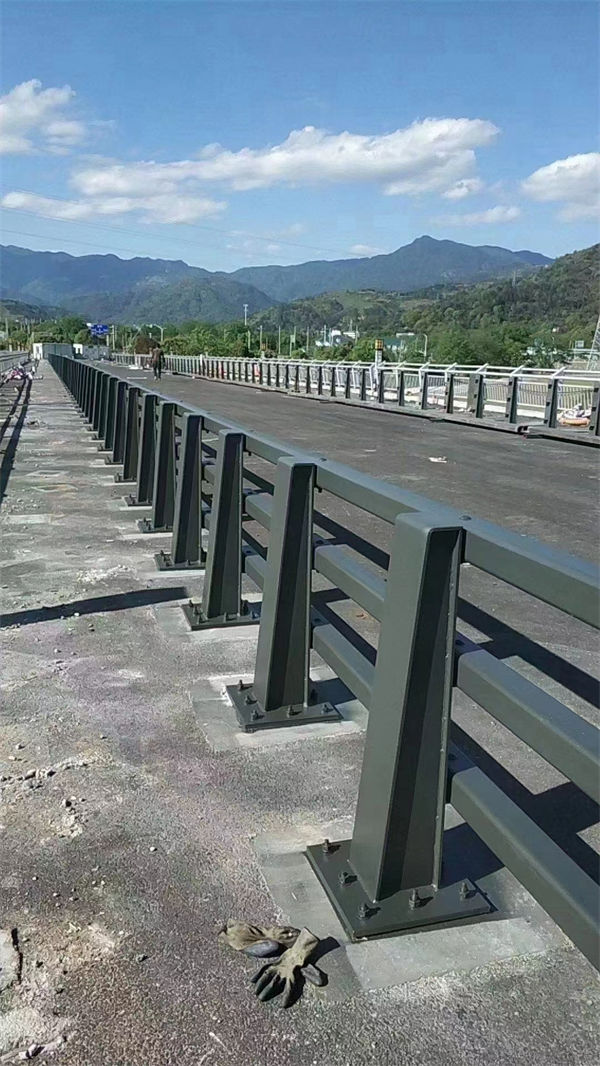 舞钢不锈钢桥梁防撞护栏质量好价格优