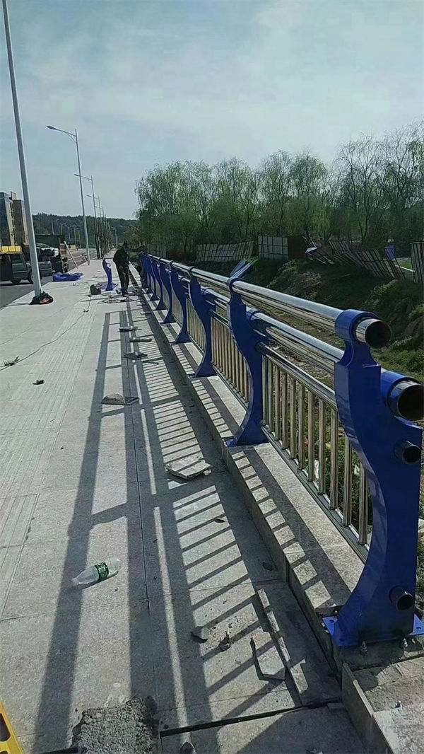 鹤庆不锈钢道路护栏施工方案