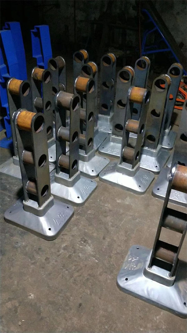 潮安可靠的不锈钢井盖护栏生产厂家