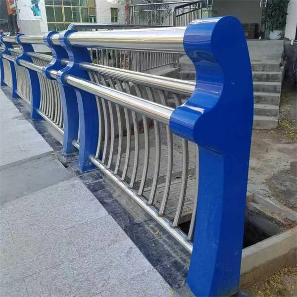 通许不锈钢桥梁护栏质量严格把控