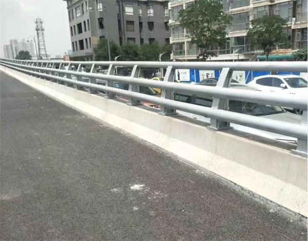 香港不锈钢桥梁防撞护栏为您节省成本