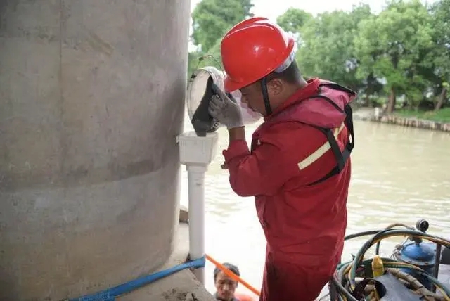 贵州普定水下闸门检修